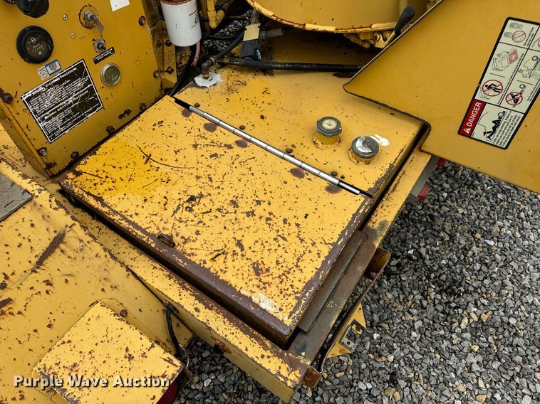 image for item DV1952 1994 Vermeer 1250BC wood chipper