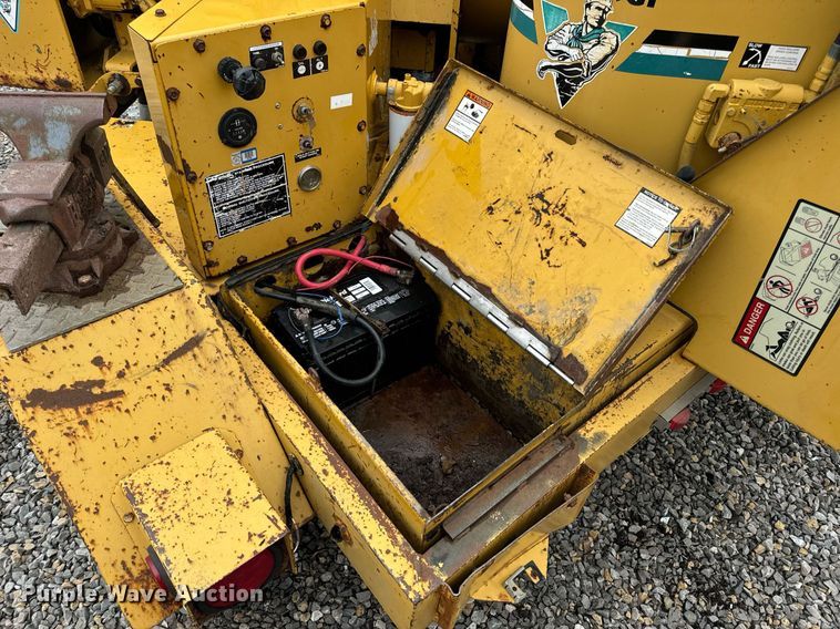 image for item DV1952 1994 Vermeer 1250BC wood chipper