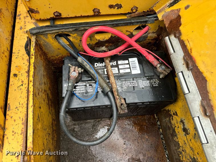 image for item DV1952 1994 Vermeer 1250BC wood chipper