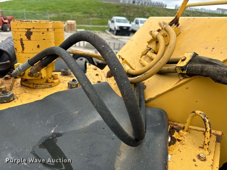 image for item DV1952 1994 Vermeer 1250BC wood chipper