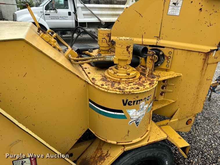 image for item DV1952 1994 Vermeer 1250BC wood chipper