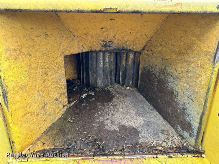 image for item DV1952 1994 Vermeer 1250BC wood chipper