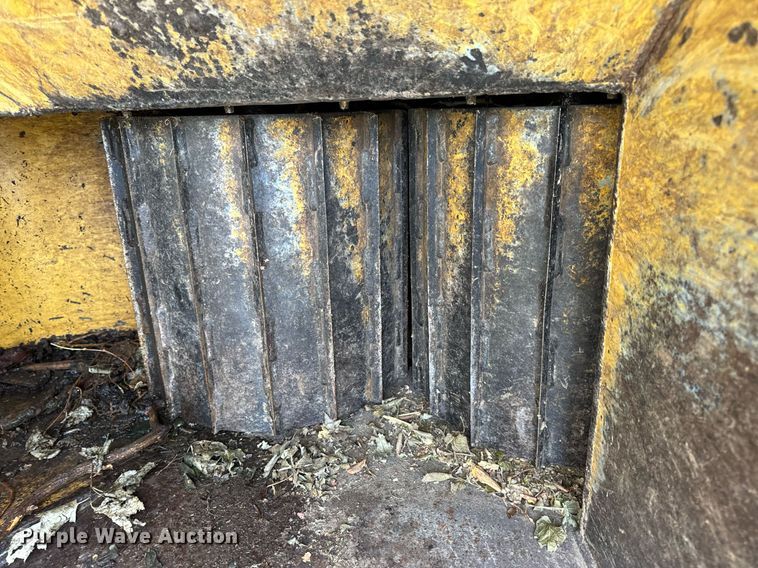 image for item DV1952 1994 Vermeer 1250BC wood chipper