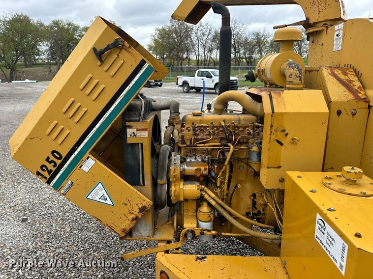 image for item DV1952 1994 Vermeer 1250BC wood chipper