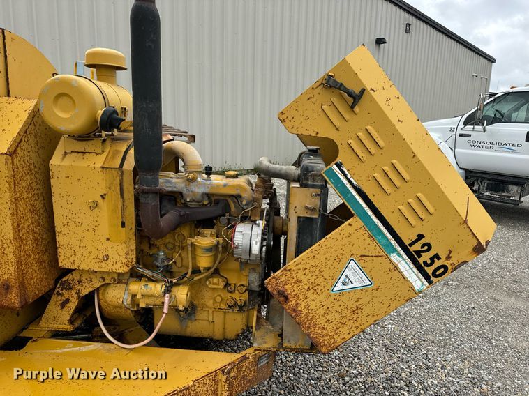 image for item DV1952 1994 Vermeer 1250BC wood chipper