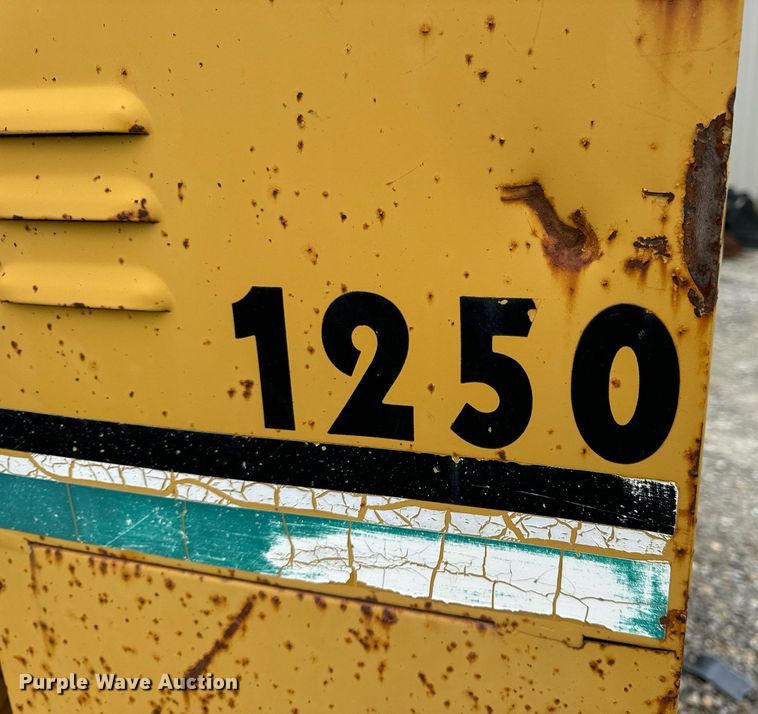 image for item DV1952 1994 Vermeer 1250BC wood chipper