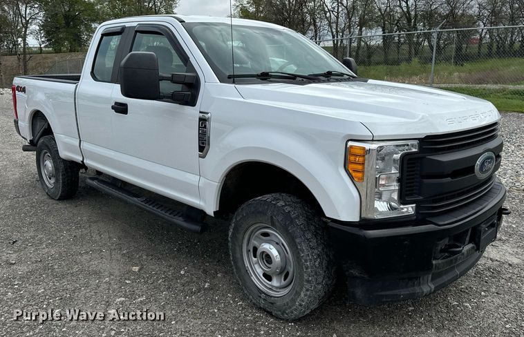 image for item DV1954 2017 Ford F250 Super Duty XL SuperCab pickup truck