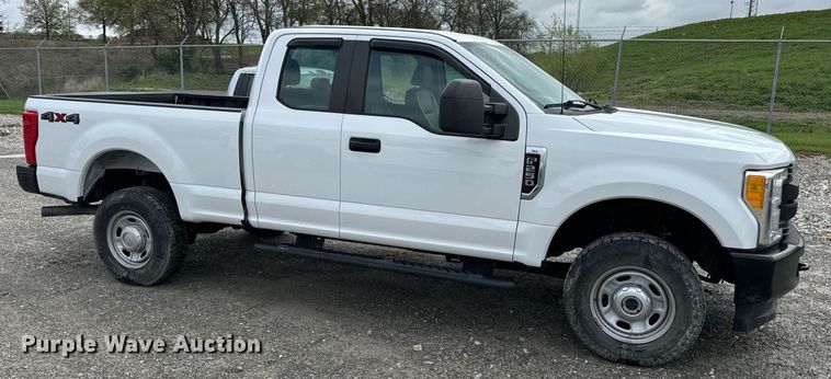 image for item DV1954 2017 Ford F250 Super Duty XL SuperCab pickup truck