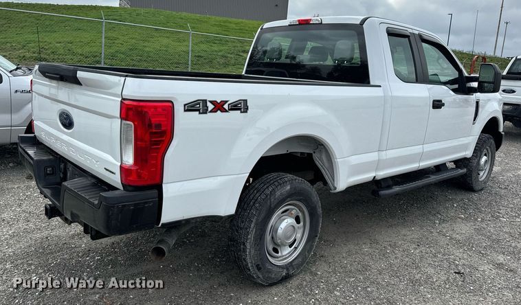 image for item DV1954 2017 Ford F250 Super Duty XL SuperCab pickup truck