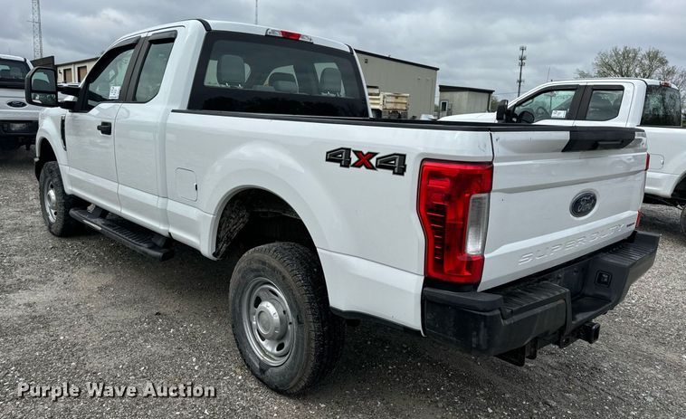 image for item DV1954 2017 Ford F250 Super Duty XL SuperCab pickup truck