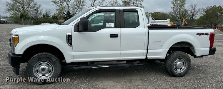 image for item DV1954 2017 Ford F250 Super Duty XL SuperCab pickup truck