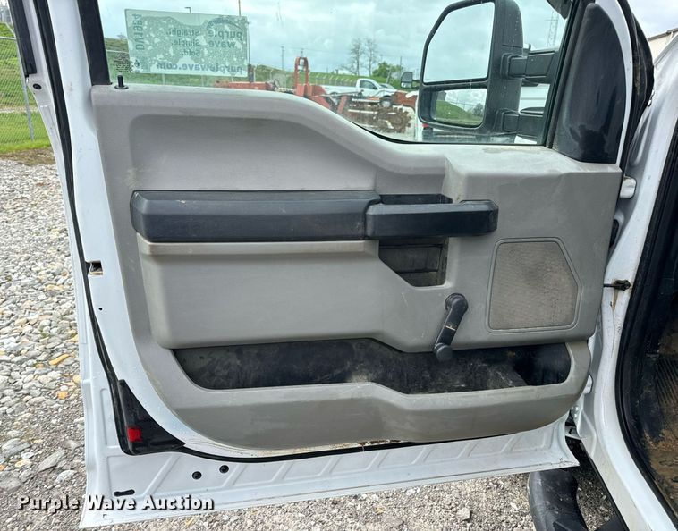 image for item DV1954 2017 Ford F250 Super Duty XL SuperCab pickup truck