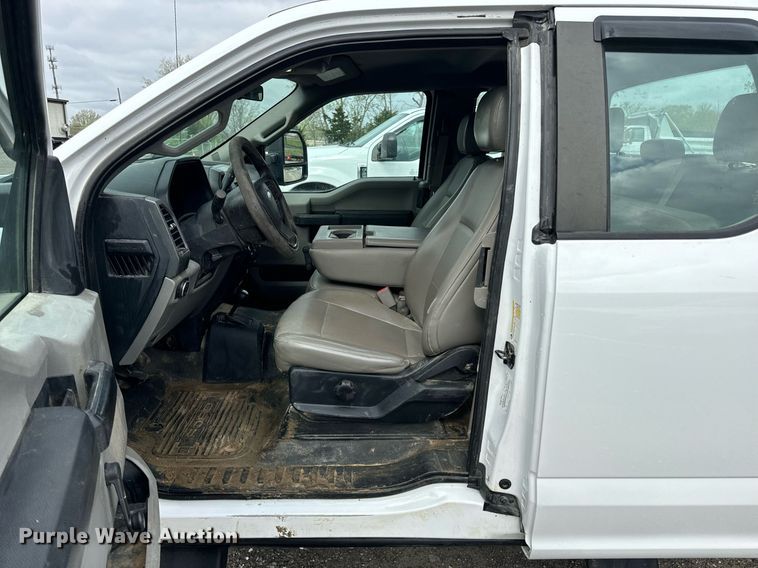 image for item DV1954 2017 Ford F250 Super Duty XL SuperCab pickup truck