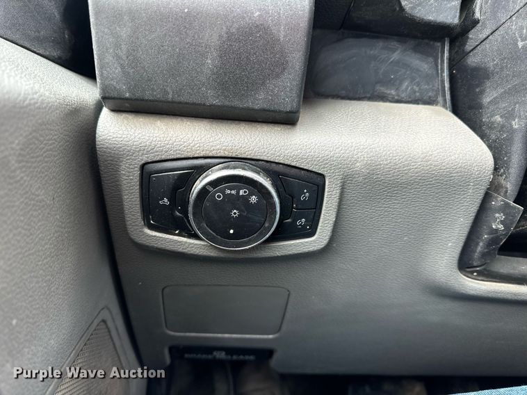 image for item DV1954 2017 Ford F250 Super Duty XL SuperCab pickup truck