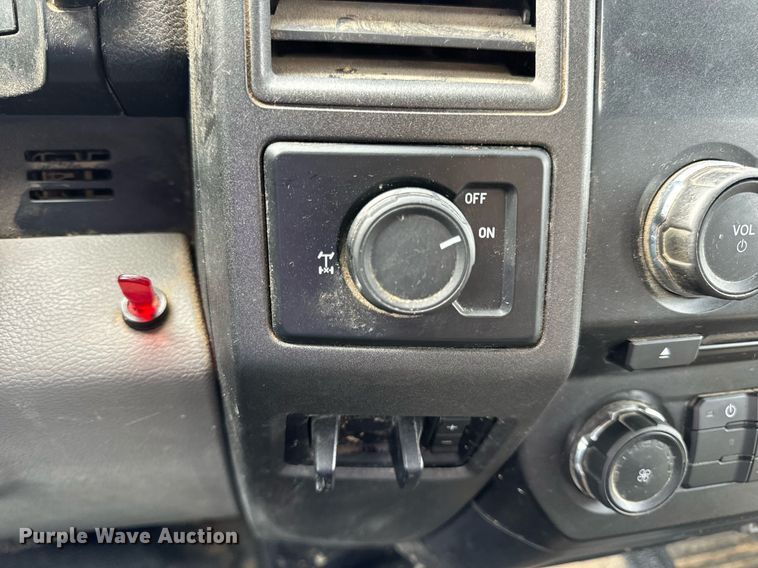 image for item DV1954 2017 Ford F250 Super Duty XL SuperCab pickup truck