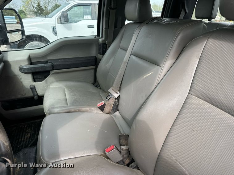 image for item DV1954 2017 Ford F250 Super Duty XL SuperCab pickup truck