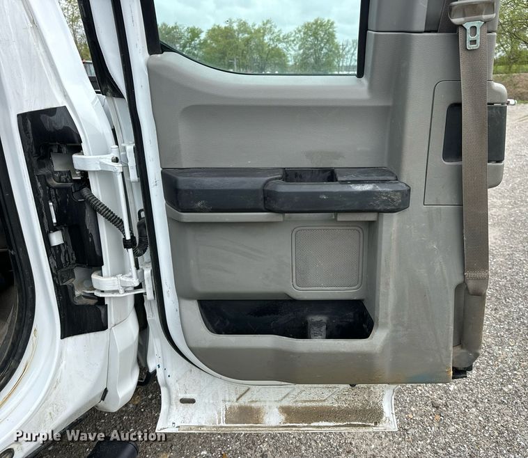 image for item DV1954 2017 Ford F250 Super Duty XL SuperCab pickup truck