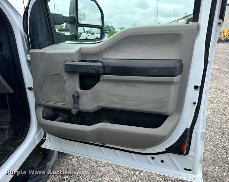 image for item DV1954 2017 Ford F250 Super Duty XL SuperCab pickup truck