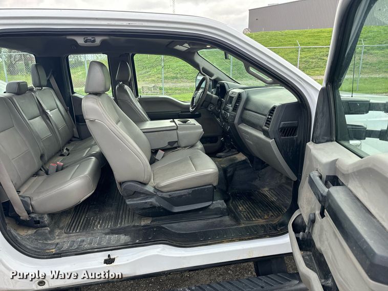 image for item DV1954 2017 Ford F250 Super Duty XL SuperCab pickup truck