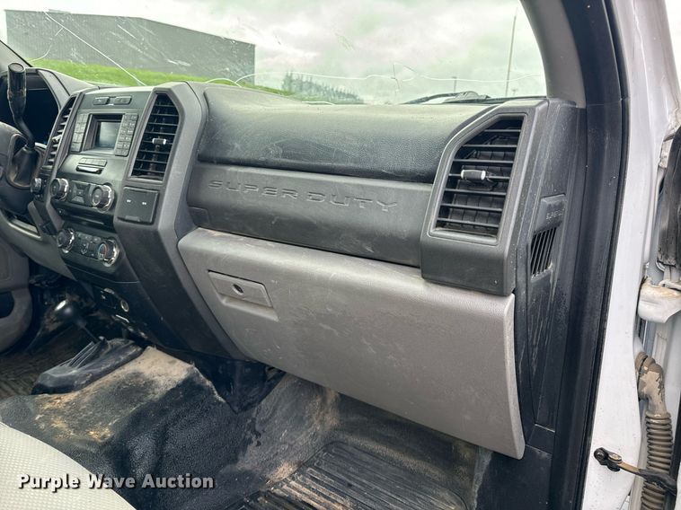 image for item DV1954 2017 Ford F250 Super Duty XL SuperCab pickup truck