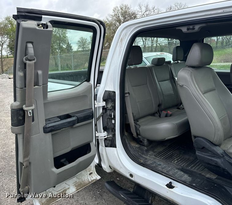 image for item DV1954 2017 Ford F250 Super Duty XL SuperCab pickup truck