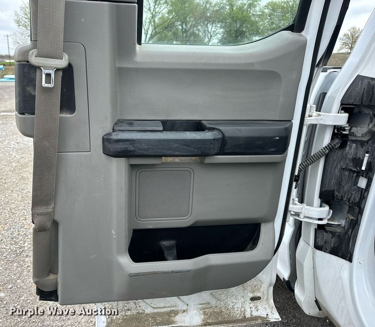 image for item DV1954 2017 Ford F250 Super Duty XL SuperCab pickup truck