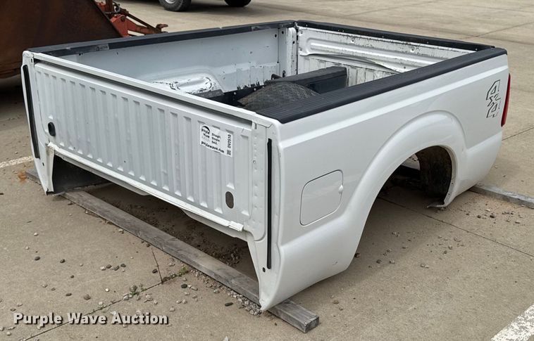 image for item DV2510 2012 Ford F250 pickup truck bed