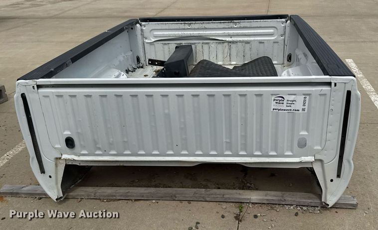 image for item DV2510 2012 Ford F250 pickup truck bed