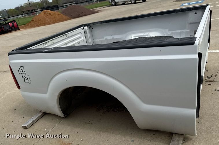 image for item DV2510 2012 Ford F250 pickup truck bed