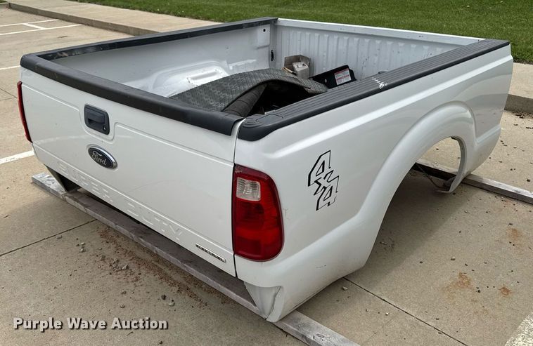 image for item DV2510 2012 Ford F250 pickup truck bed