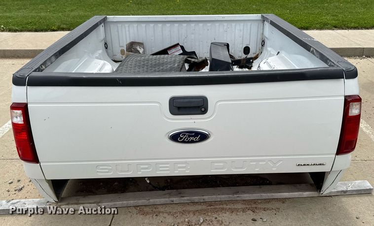 image for item DV2510 2012 Ford F250 pickup truck bed