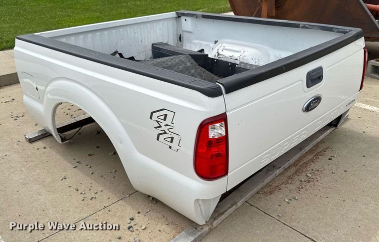 image for item DV2510 2012 Ford F250 pickup truck bed