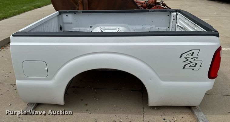 image for item DV2510 2012 Ford F250 pickup truck bed
