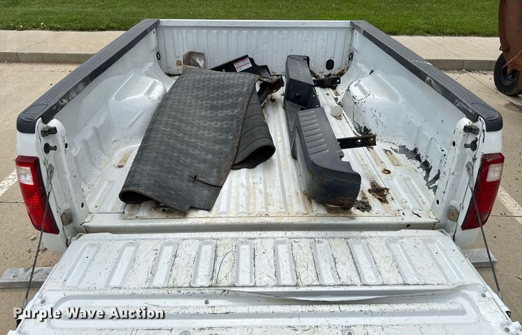image for item DV2510 2012 Ford F250 pickup truck bed