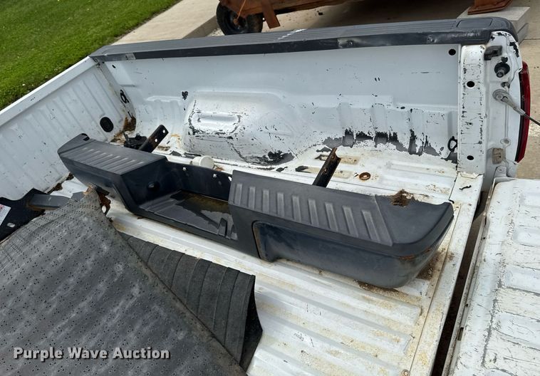 image for item DV2510 2012 Ford F250 pickup truck bed