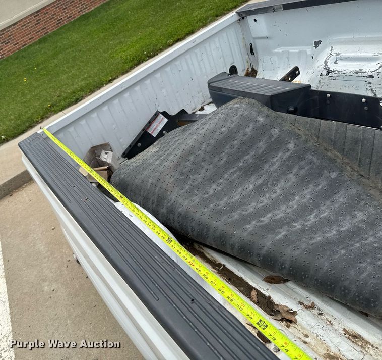 image for item DV2510 2012 Ford F250 pickup truck bed