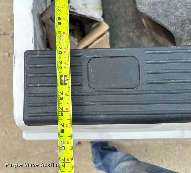 image for item DV2510 2012 Ford F250 pickup truck bed