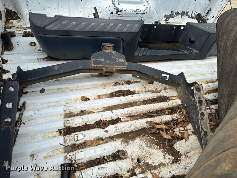 image for item DV2510 2012 Ford F250 pickup truck bed