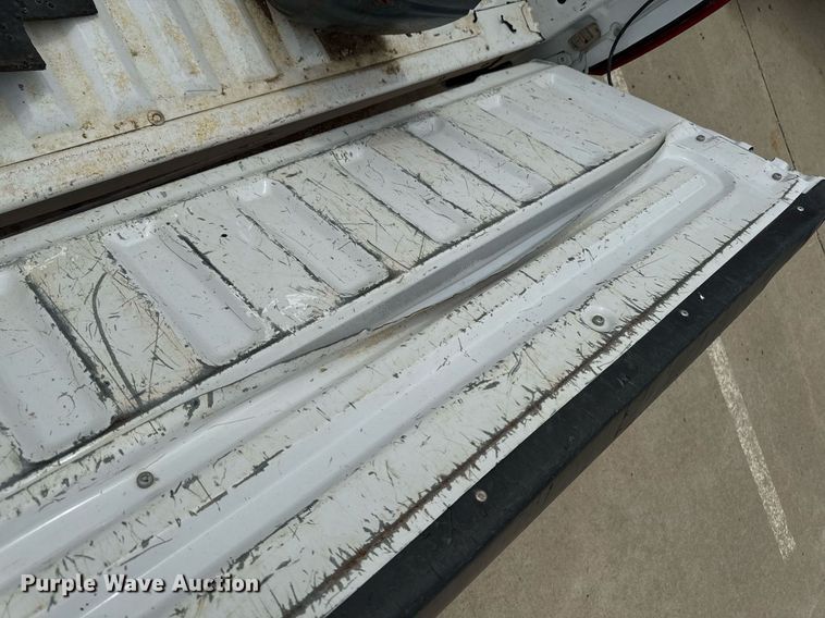 image for item DV2510 2012 Ford F250 pickup truck bed