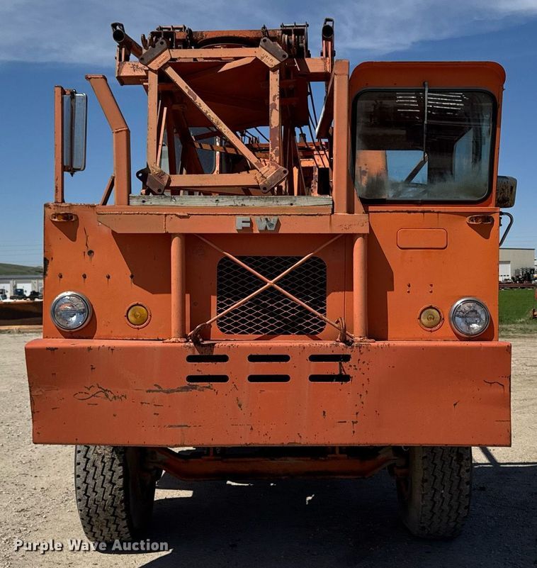 image for item DV2534 Koehring 64-607 CC crane