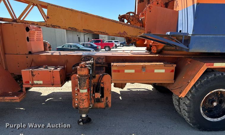 image for item DV2534 Koehring 64-607 CC crane
