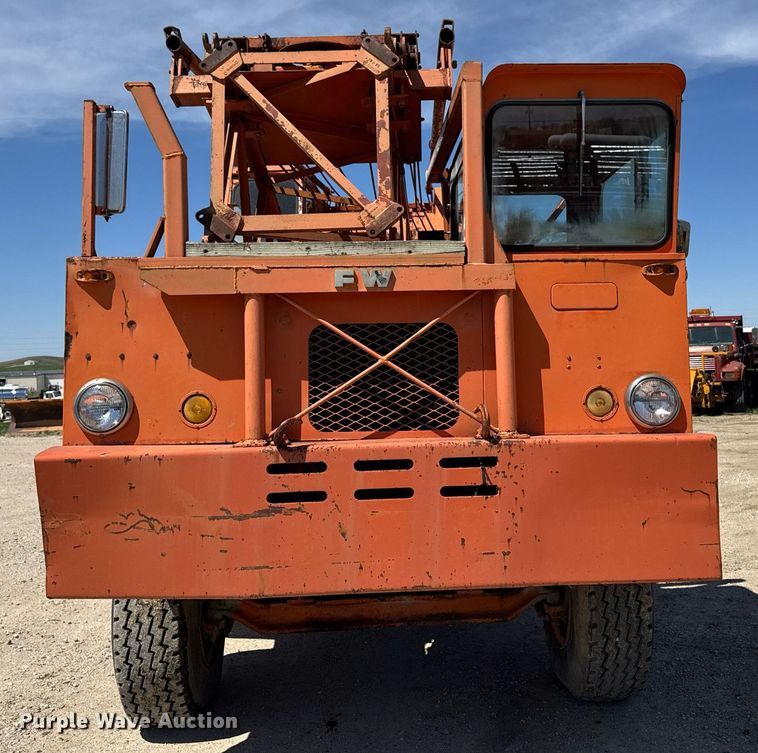 image for item DV2534 Koehring 64-607 CC crane