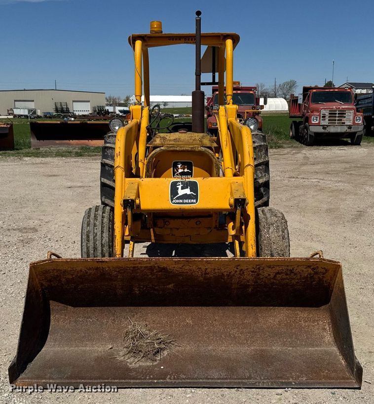 image for item DV2535 1977 John Deere 401 C tractor