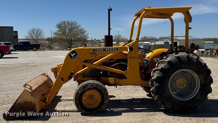 image for item DV2535 1977 John Deere 401 C tractor