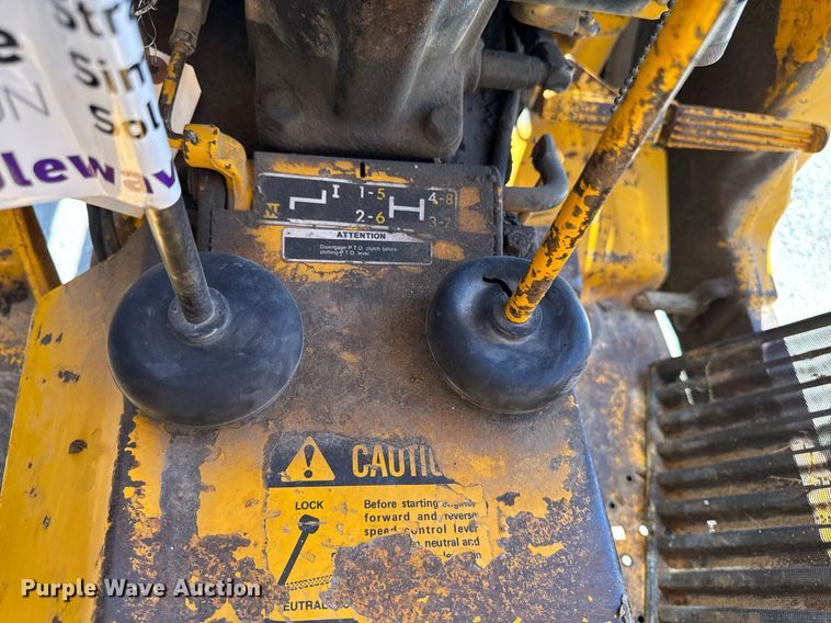 image for item DV2535 1977 John Deere 401 C tractor