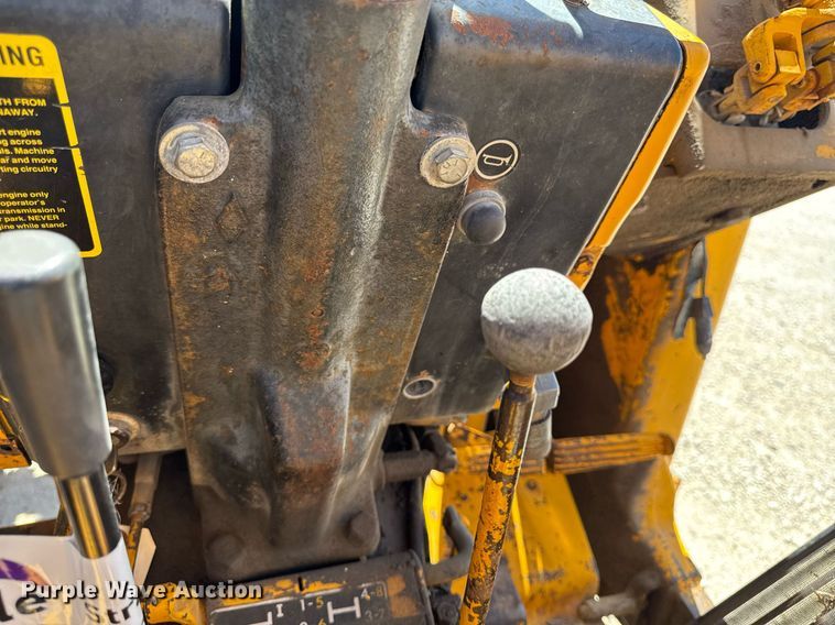 image for item DV2535 1977 John Deere 401 C tractor