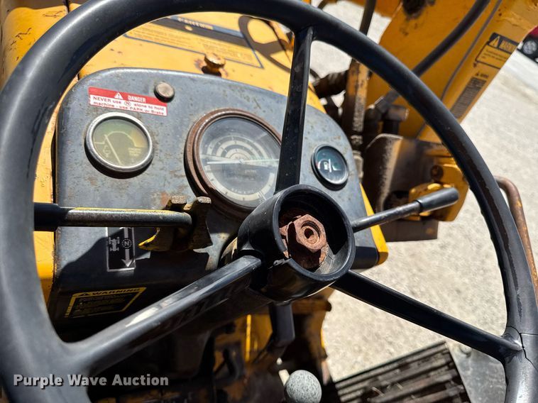 image for item DV2535 1977 John Deere 401 C tractor