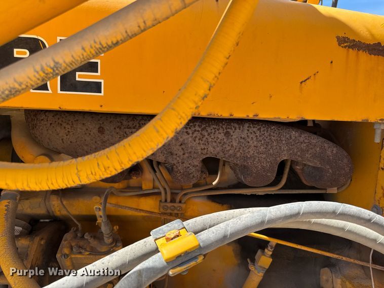 image for item DV2535 1977 John Deere 401 C tractor