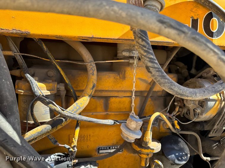 image for item DV2535 1977 John Deere 401 C tractor