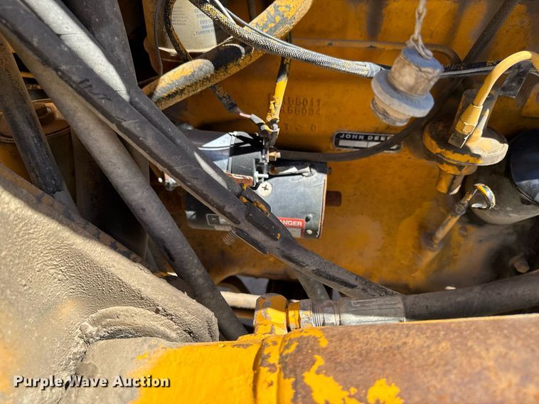 image for item DV2535 1977 John Deere 401 C tractor